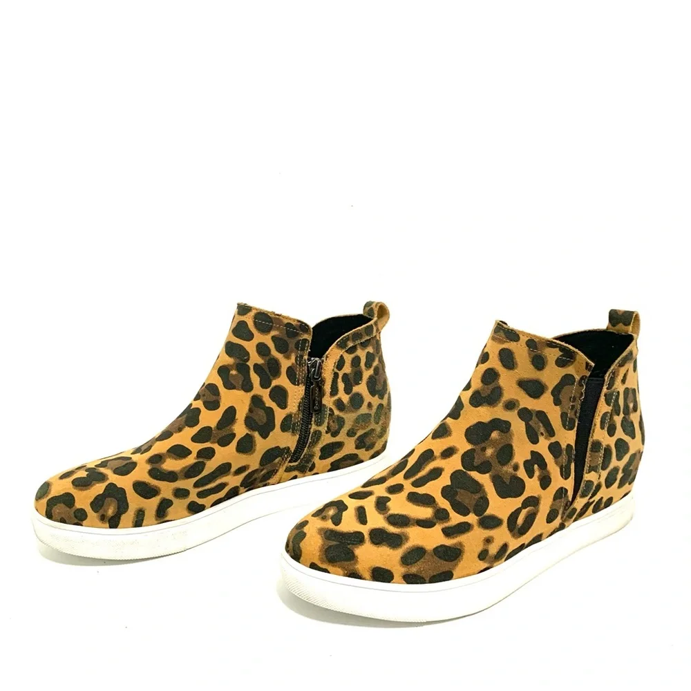 Blondo  On Trend Cheetah Print High-Top Sneakers Waterproof Size 9